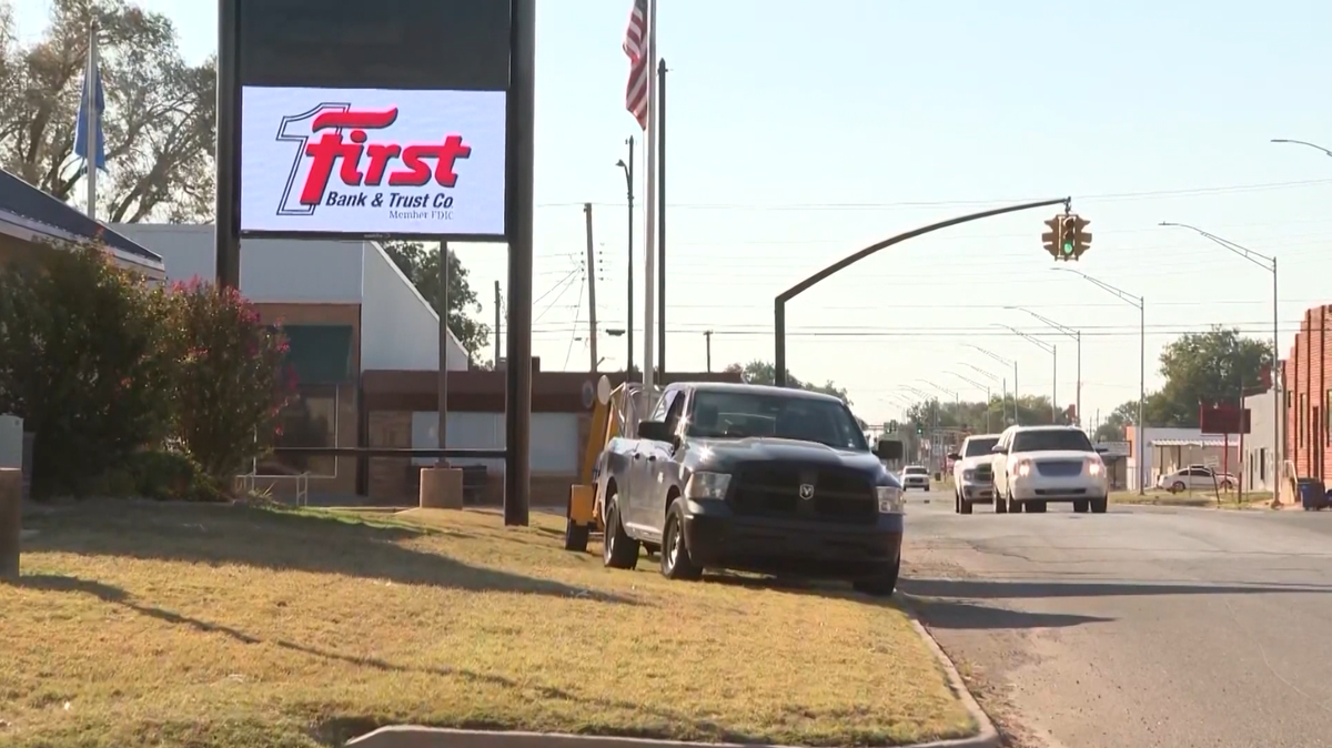 Former bank president indicted for fraud in Lindsay bank closure
