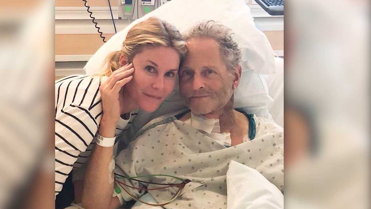Lindsey Buckingham suffers vocal cord damage during heart surgery