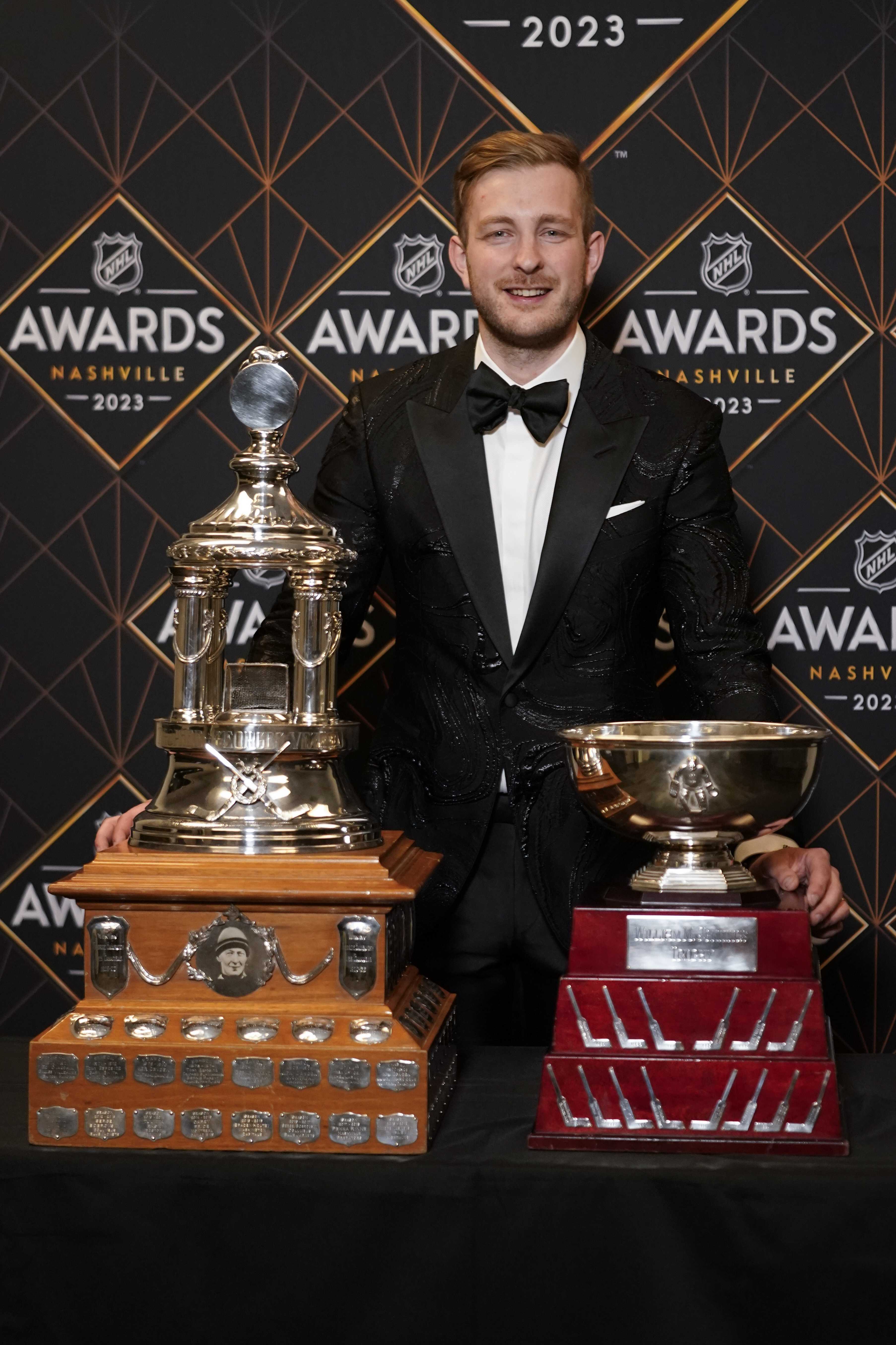 Kris Letang receives 2023 Bill Masterton Memorial Trophy