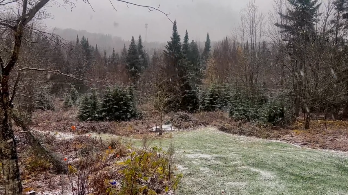 First snow falls in parts of northern NH