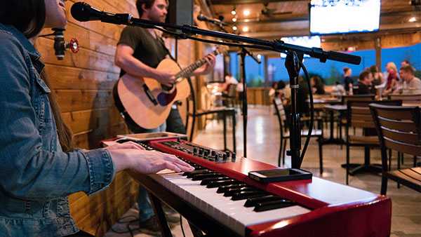 bars-can-have-live-music-when-they-reopen-gov-beshear-says