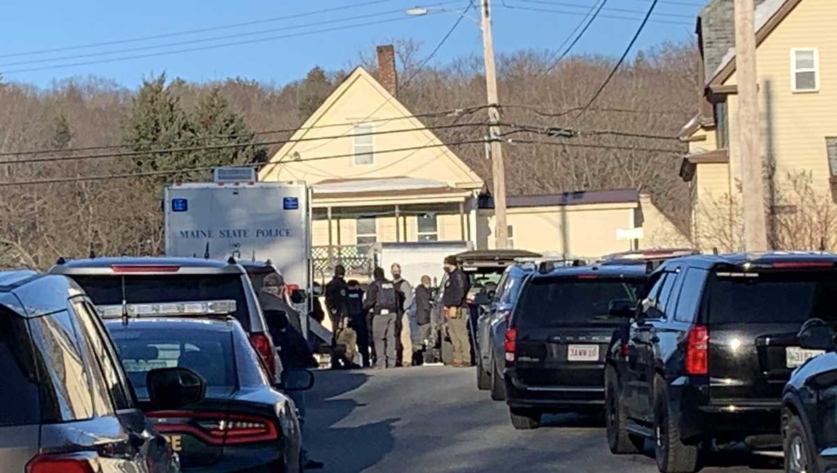 Investigators say man who held 3 hostages inside Livermore Falls home killed himself