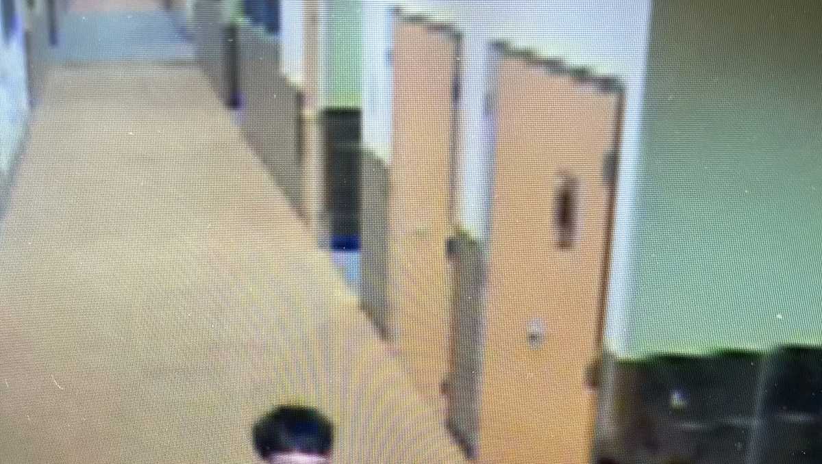 Los Lunas police search for suspects in vandalism at Los Lunas High School