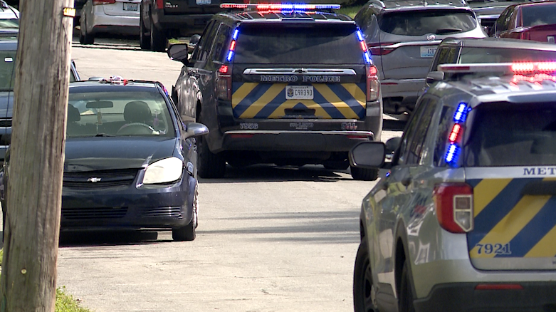 LMPD: Woman arrested; 2 children hospitalized, 1 critical after hit-and-run in Jacobs neighborhood - Vimarsana News