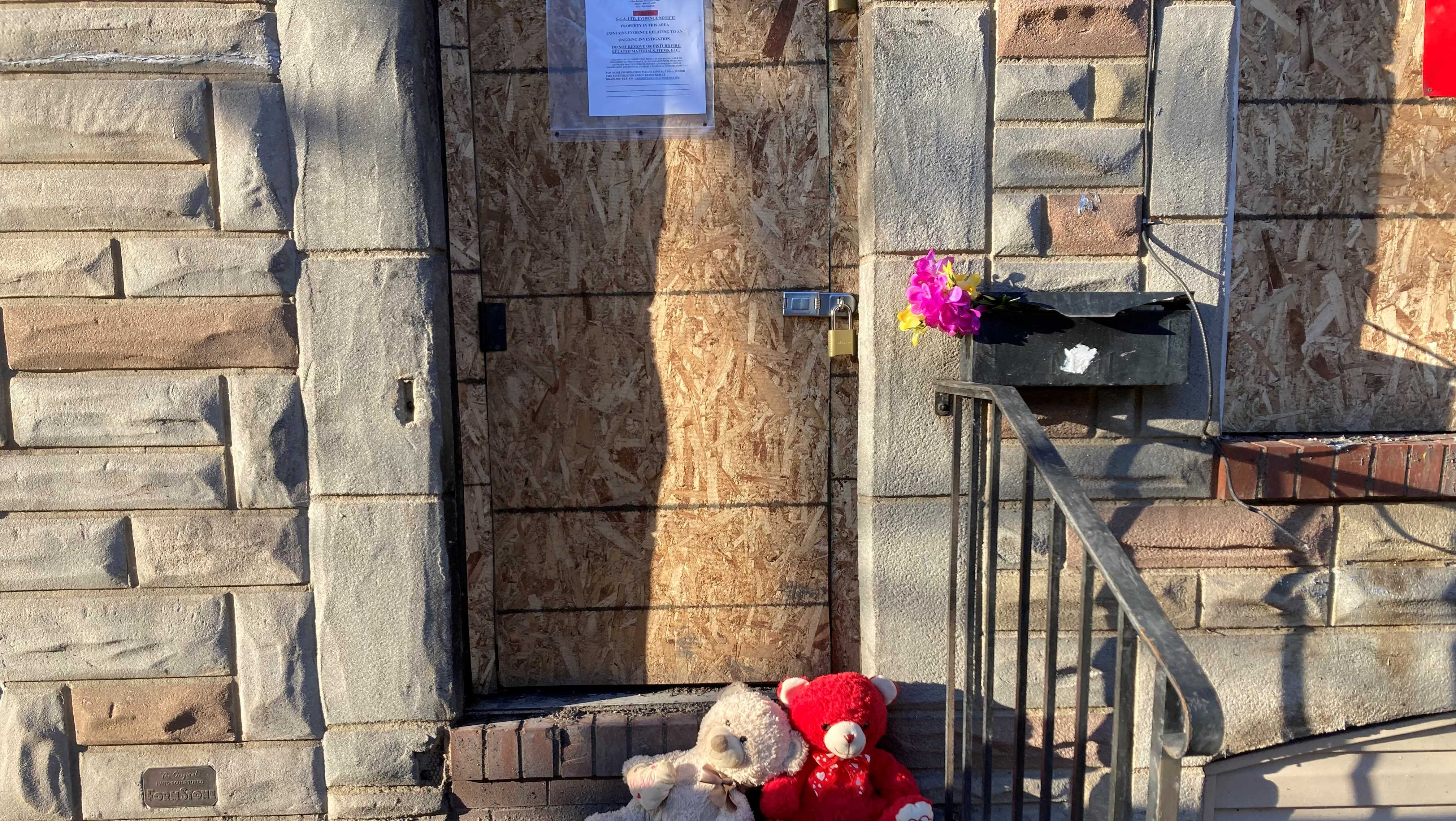 Neighborhood mourns 3 people killed in Baltimore fire - Vimarsana News