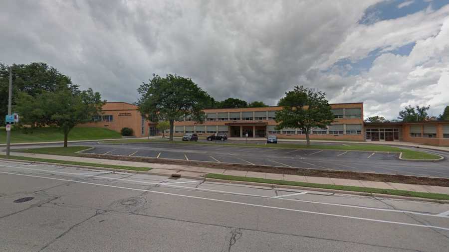 Gas leak prompts evacuation of Wauwatosa middle school; classes canceled