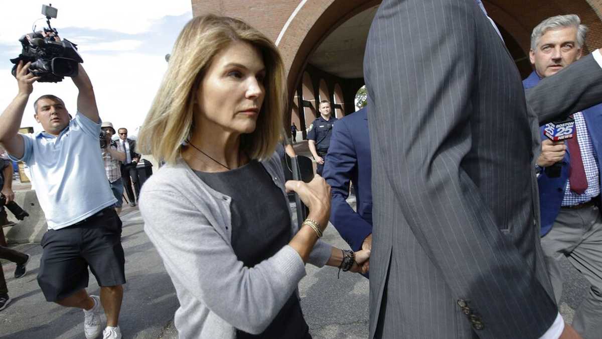 'Full House' star Lori Loughlin, husband stick with same lawyer despite ...