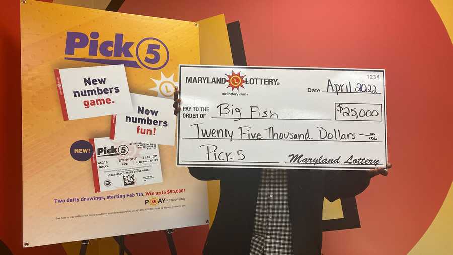 A lucky Maryland man snagged a $25,000 lottery prize after playing the numbers on his younger brother's license plate.