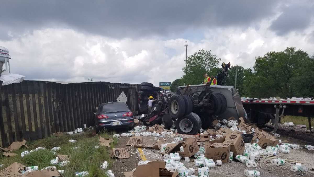 Fatal accident involving four vehicles shuts down interstate near