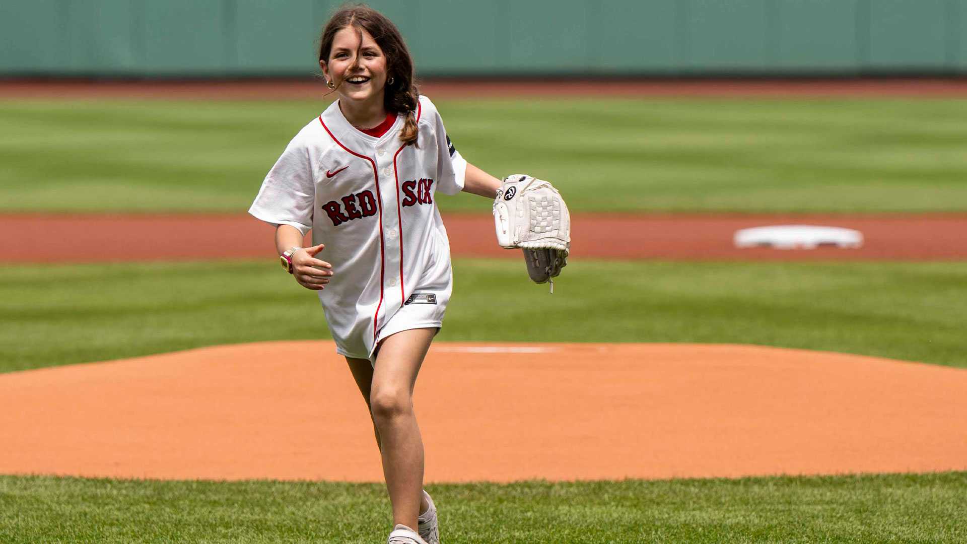 Pete Frates' daughter throws first pitch at Fenway on Lou Gehrig Day - Vimarsana News