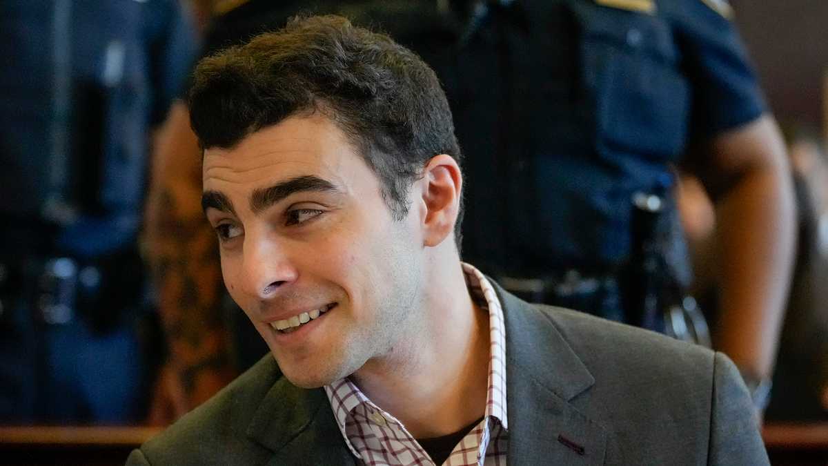 Defense fights to exclude evidence in Luigi Mangione's trial