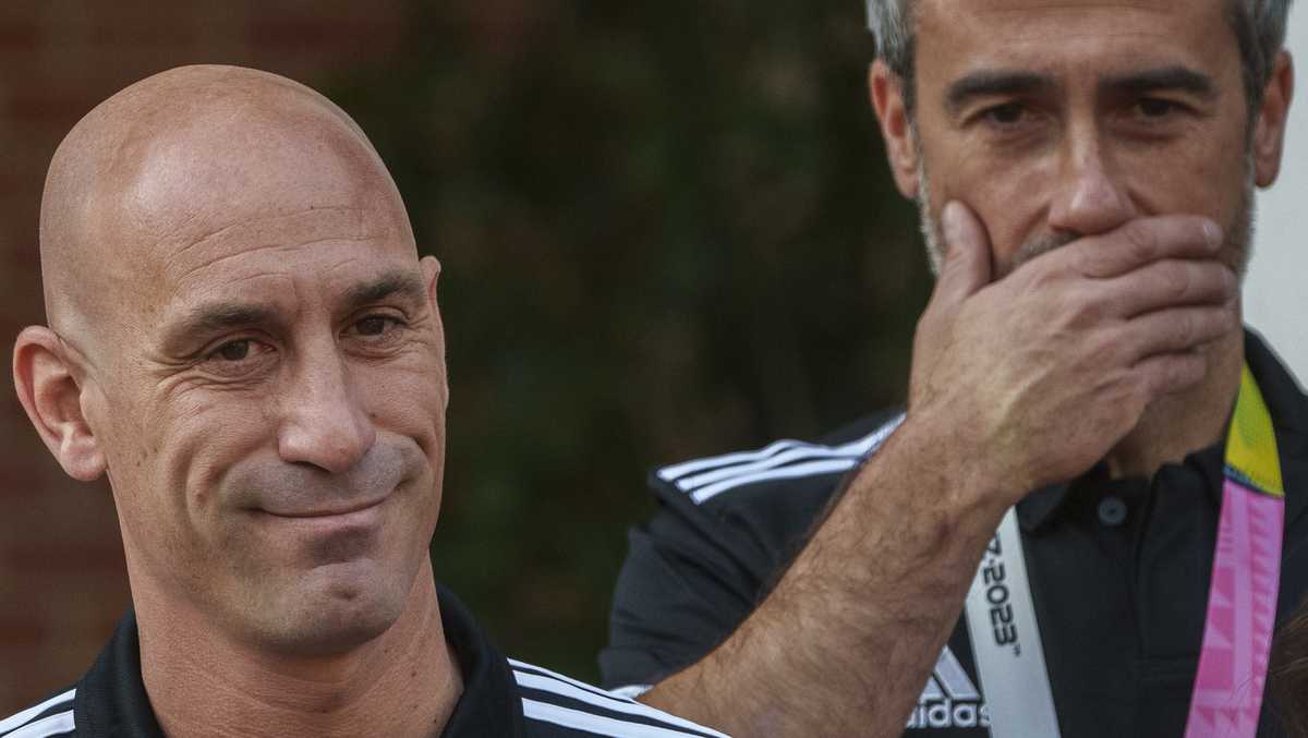 Spanish football president Luis Rubiales will not resign over kiss scandal  - ABC News