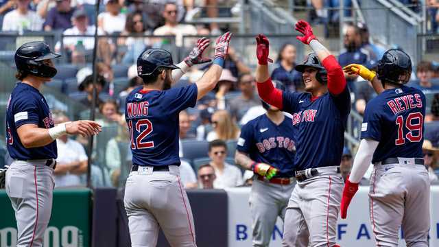 Red Sox rally to beat Yankees on Kiké Hernández's tiebreaking single to win  series