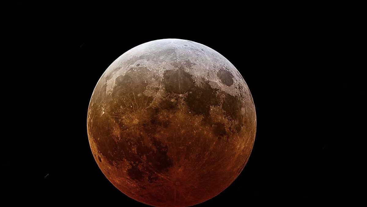 PHOTOS: Blood moon total lunar eclipse creates marvel in the Iowa sky