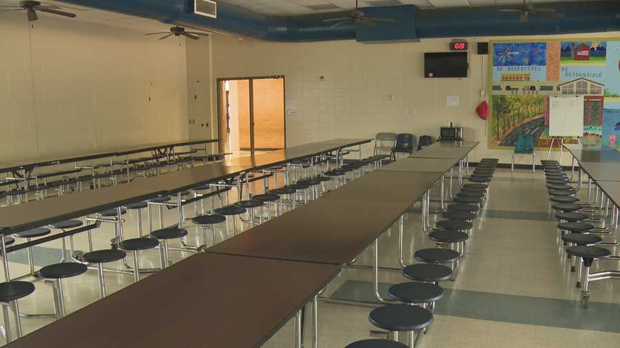 School districts stepping up to offer students free lunch during the summer