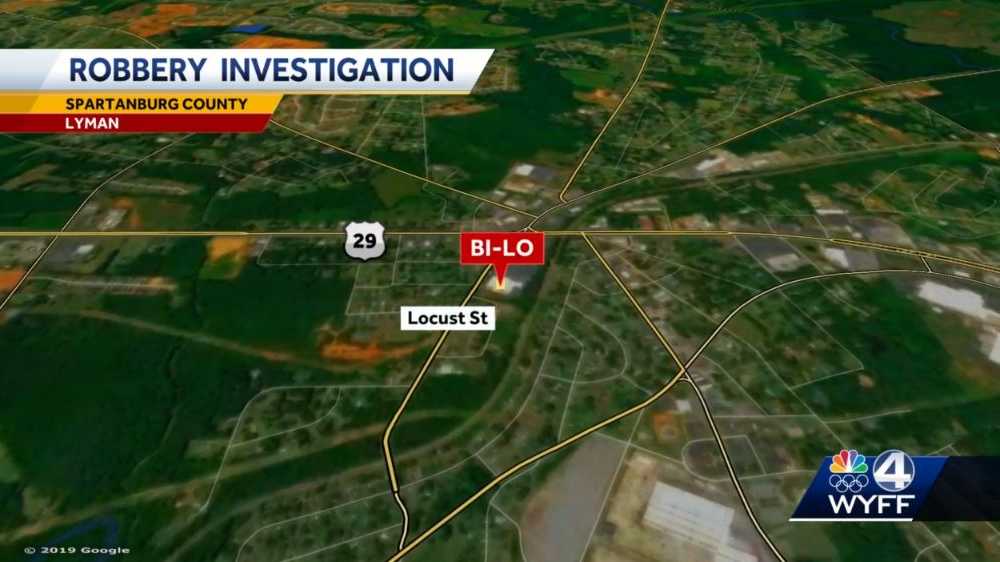 Man punches grocery store customers during robbery, headbutts officer