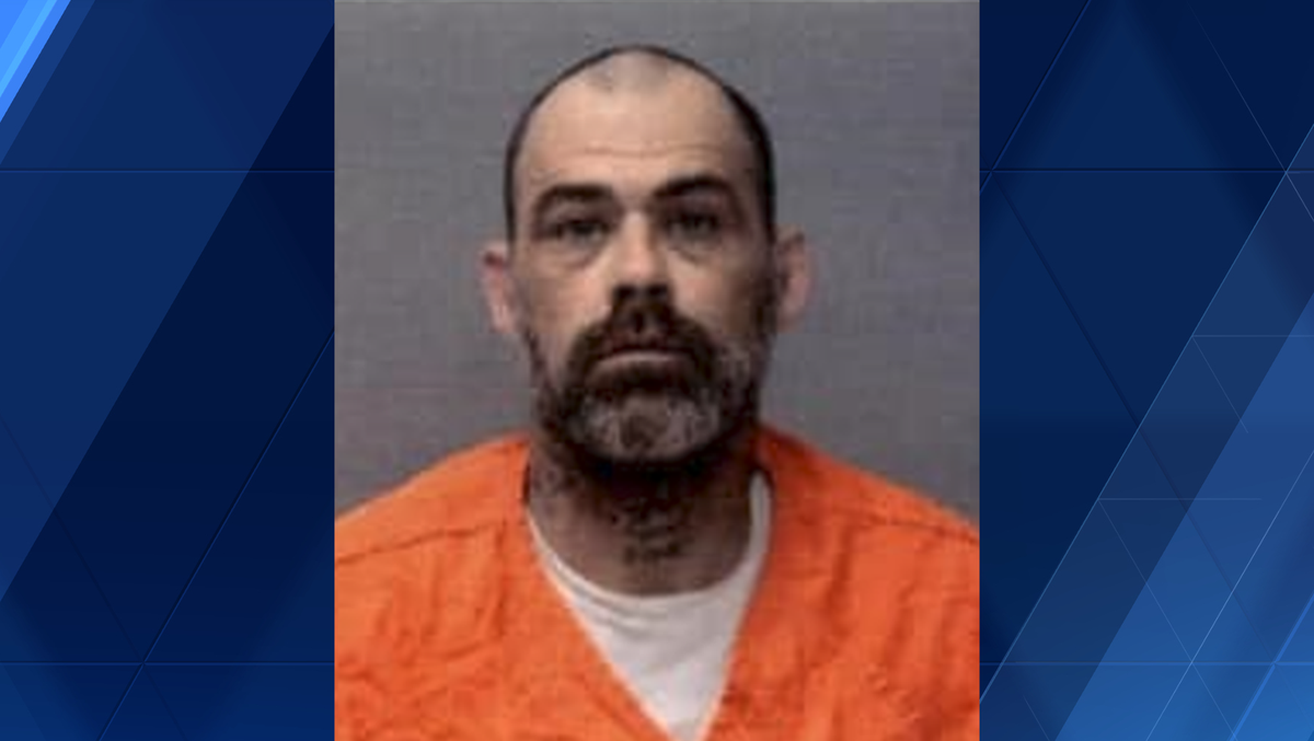 Florida man charged with kidnapping after barricading himself inside ...