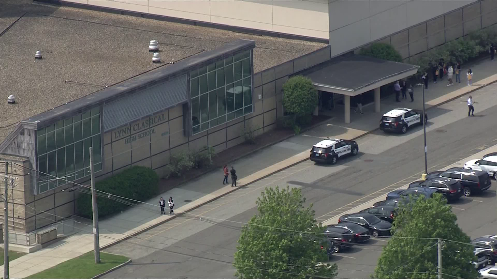 Student stabs another student in back at high school, police say - Vimarsana News