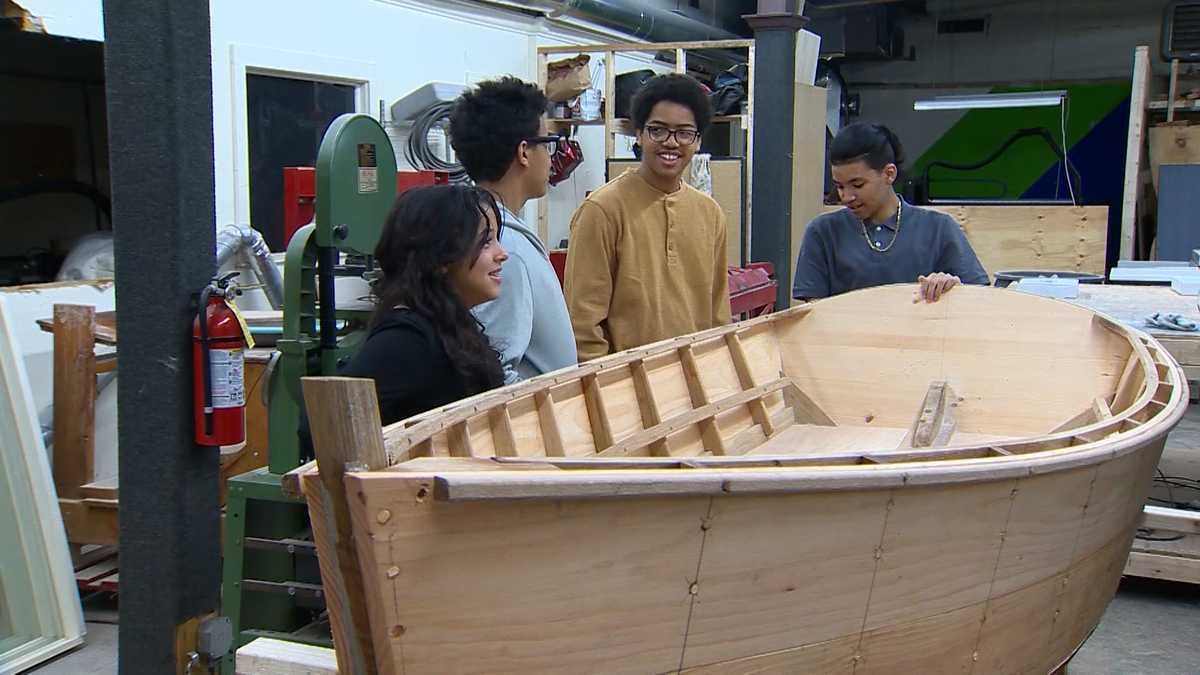 4 students in Mass. build boat from scratch during April vacation