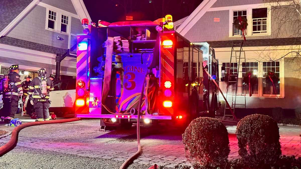 Family of 5 displaced by Christmas morning fire in Lynnfield
