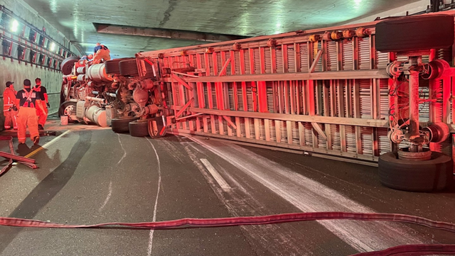Flipped semi closes all lanes on northbound I-71 in Lytle Tunnel - Vimarsana News
