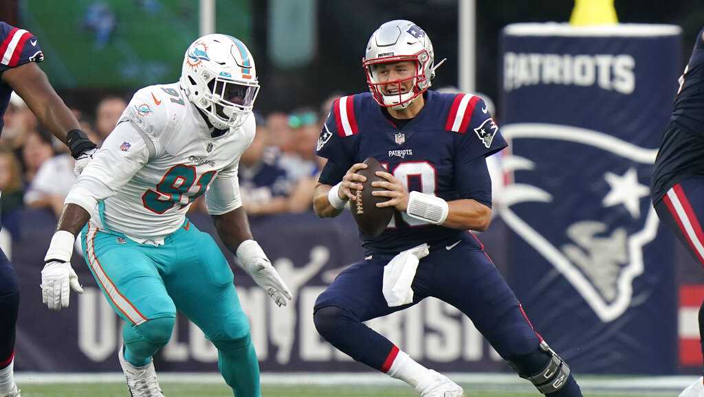 Mac Jones, Patriots lose to Miami Dolphins, 17-16, at Gillette Stadium