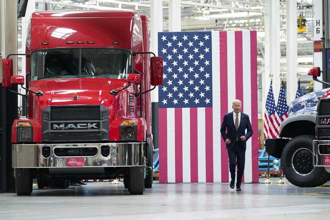 President&#x20;Joe&#x20;Biden&#x20;walks&#x20;with&#x20;Mack&#x20;Trucks&#x20;President&#x20;Martin&#x20;Weissburg,&#x20;right,&#x20;and&#x20;UAW&#x20;Local&#x20;677&#x20;Shop&#x20;Chairman&#x20;Kevin&#x20;Fronheiser,&#x20;left,&#x20;during&#x20;a&#x20;tour&#x20;of&#x20;the&#x20;Lehigh&#x20;Valley&#x20;operations&#x20;facility&#x20;for&#x20;Mack&#x20;Trucks&#x20;in&#x20;Macungie,&#x20;Pa.,&#x20;Wednesday,&#x20;July&#x20;28,&#x20;2021.&#x20;During&#x20;his&#x20;visit,&#x20;he&#x20;will&#x20;advocate&#x20;for&#x20;government&#x20;investments&#x20;and&#x20;clean&#x20;energy&#x20;as&#x20;ways&#x20;to&#x20;strengthen&#x20;U.S.&#x20;manufacturing.