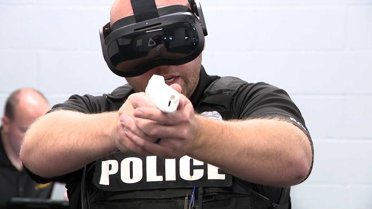 Virtual reality transforming how Clarksville police officers train