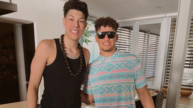 Jackson Mahomes revealed as Patrick's best man as the wedding party arrives in Hawaii - Vimarsana News