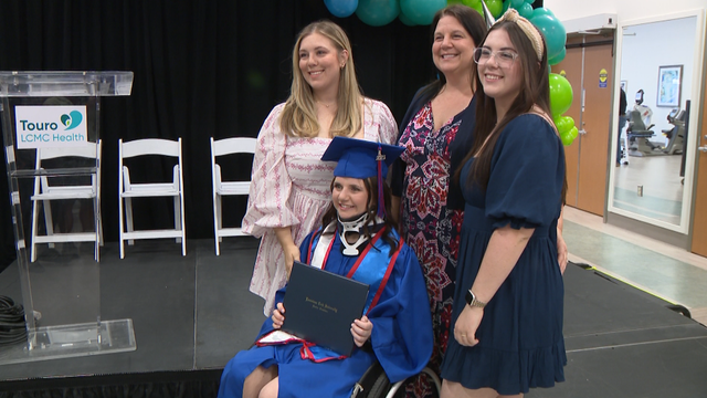 Woman inspires by graduating after devastating crash - Vimarsana News