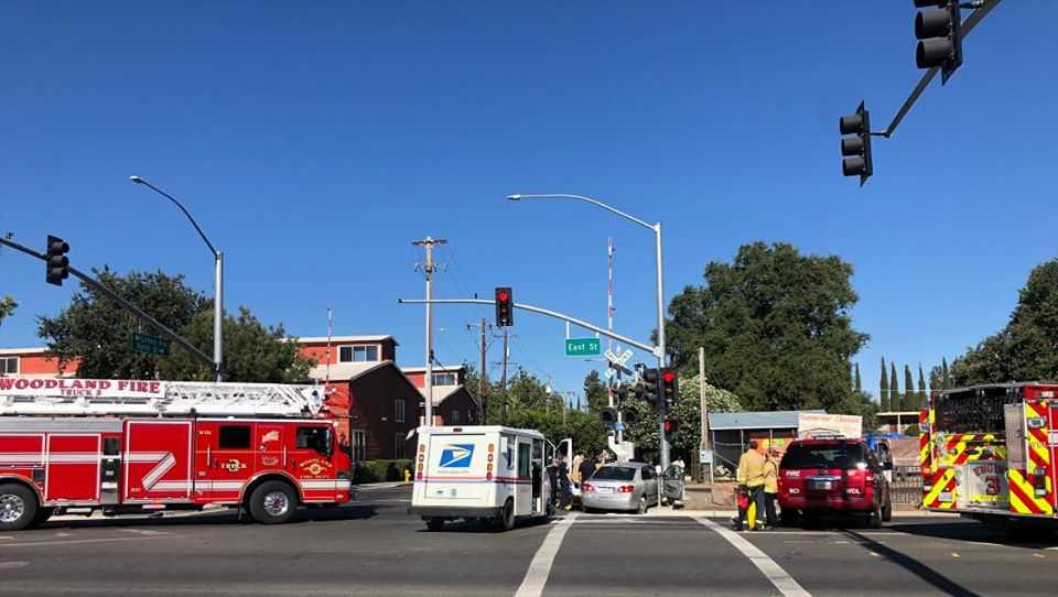 2 injured after mail truck crash in Woodland, officials say