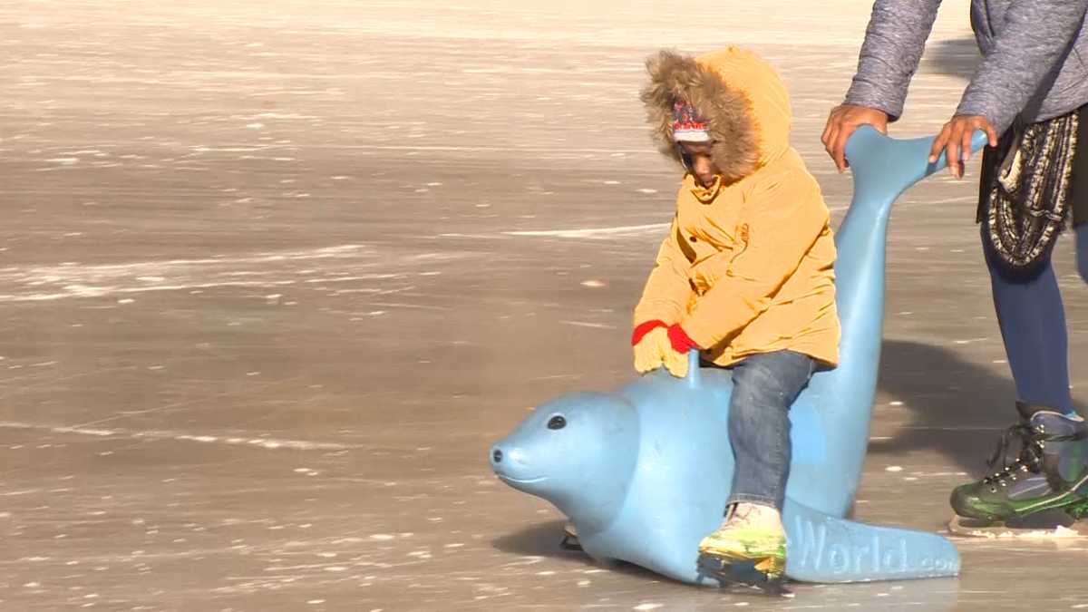 Boston's Frog Pond opens for ice skating