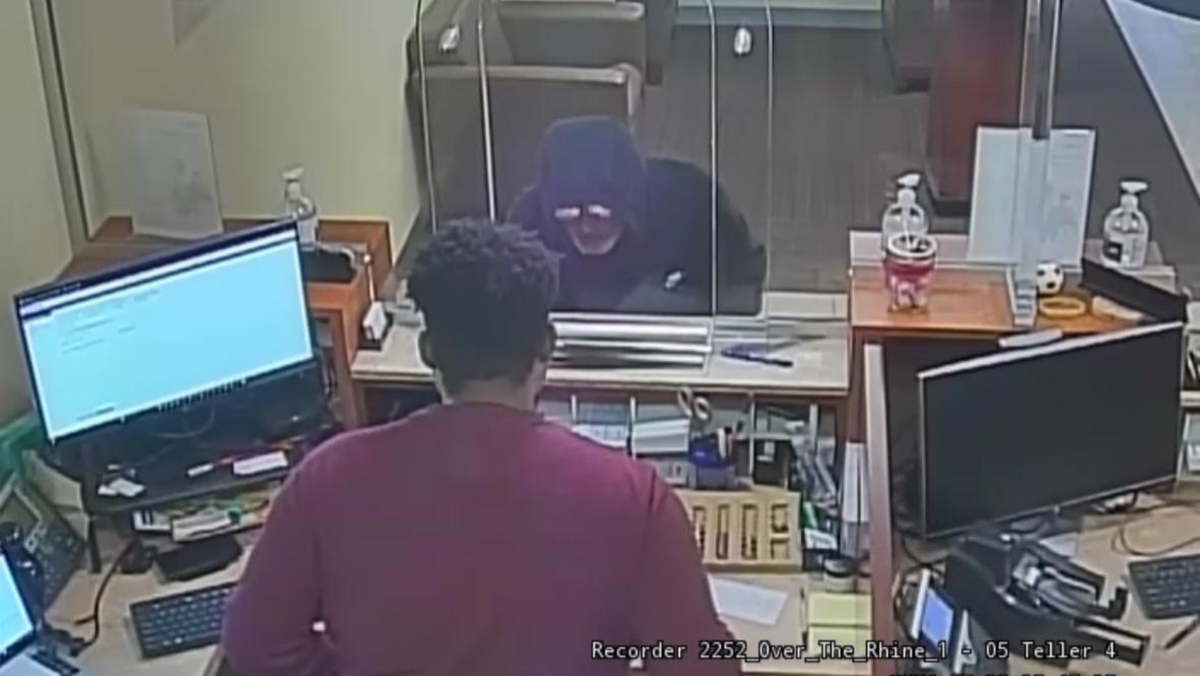 Cincinnati police searching for man accused of robbing bank in Over-the ...