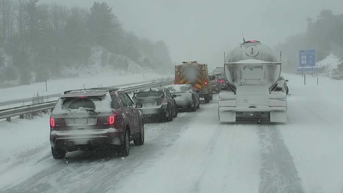 Crash on I-95 north in Cumberland leaves all lanes blocked