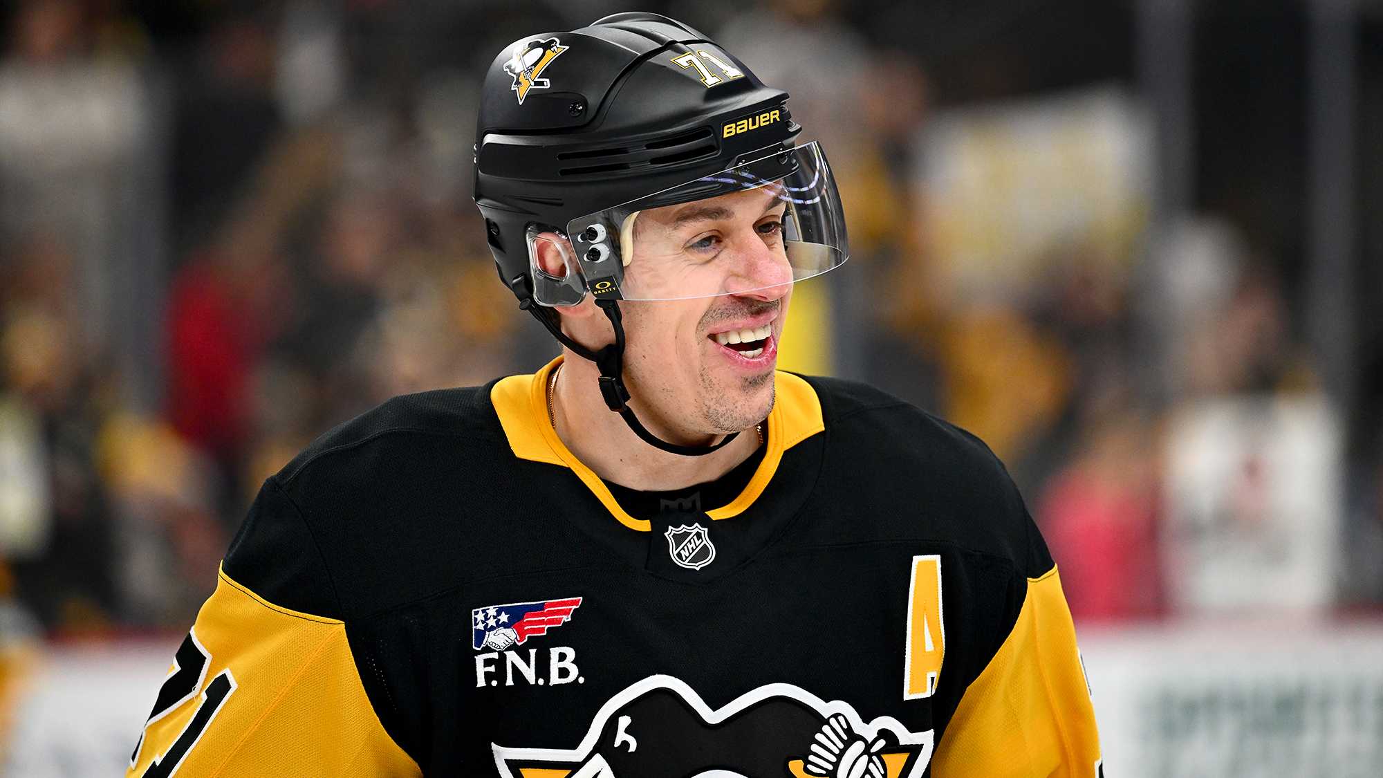 Penguins star Malkin signs new deal with team