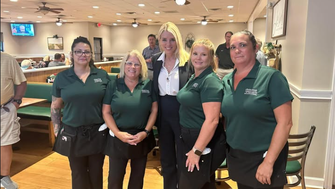 U.S. Attorney General Pam Bondi stops by Upstate restaurant | Here's why she is in town