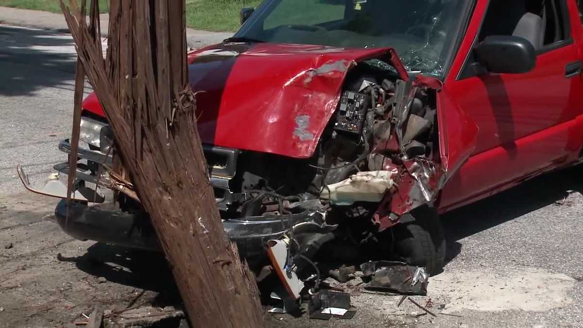 Crash shuts down part of Lake Avenue in Manchester