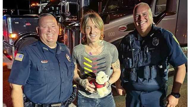 Bentley goes country: Mansfield police give Keith Urban adorable stuffed  animal with special meaning