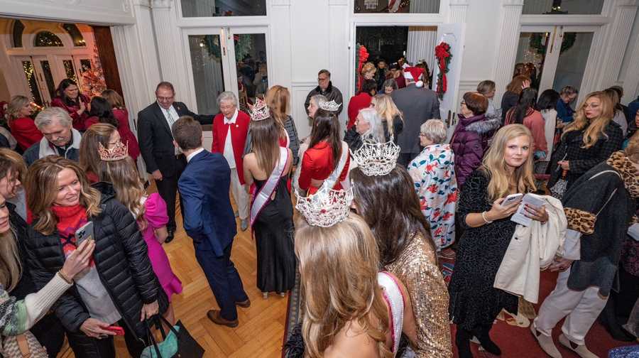Gov. Kay Ivey visitors for Governor's Mansion candlelight tour