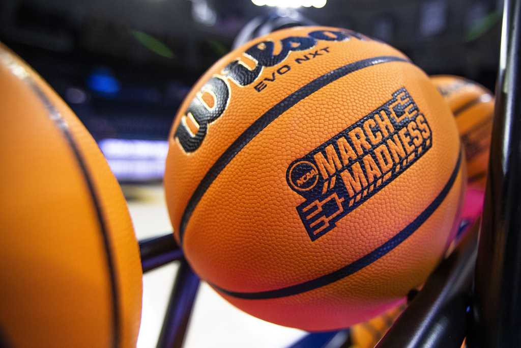 March Madness Elite 8: Men's NCAA Tournament Saturday schedule