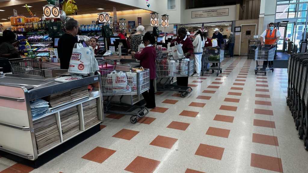 Market Basket Locations Impacted By Trouble With Processing Payments   Market Basket Shoppers In Line 645bce1467d48 