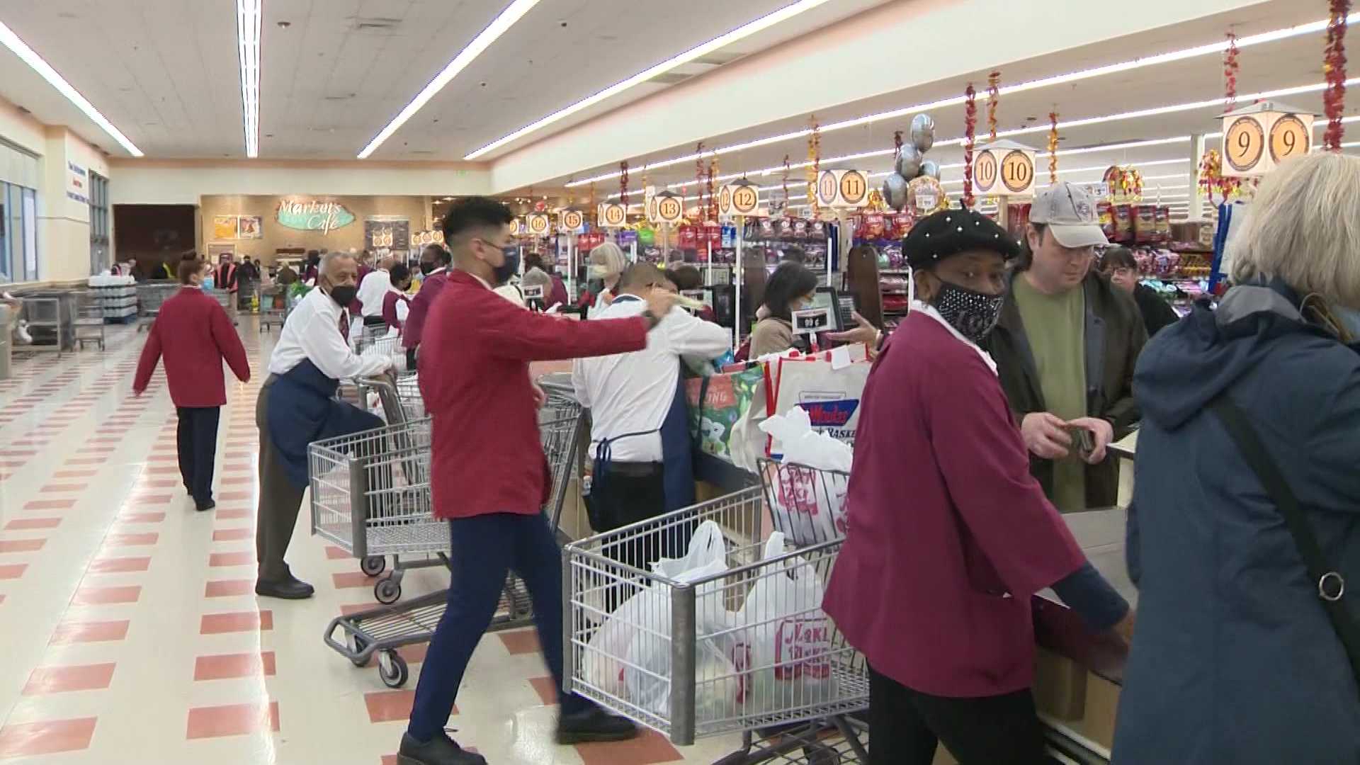 What It Looks Like Inside Market Basket Before Thanksgiving 2021   Market Basket Waltham Ahesd Of Thanksgiving 1637623796 