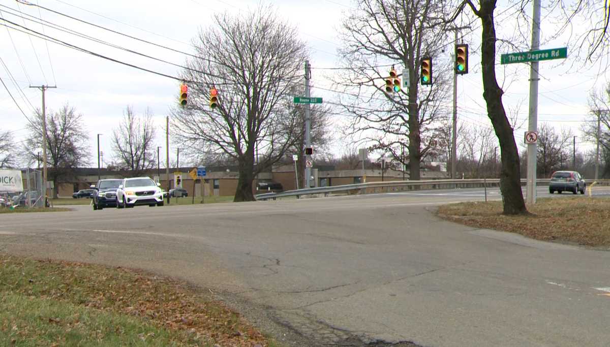 Mars student hit by vehicle while crossing Route 228