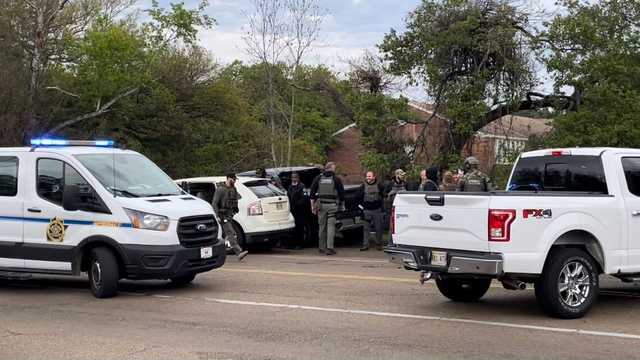Marshals try to stop Ford Escape, driver takes off, ending in crash - Vimarsana News