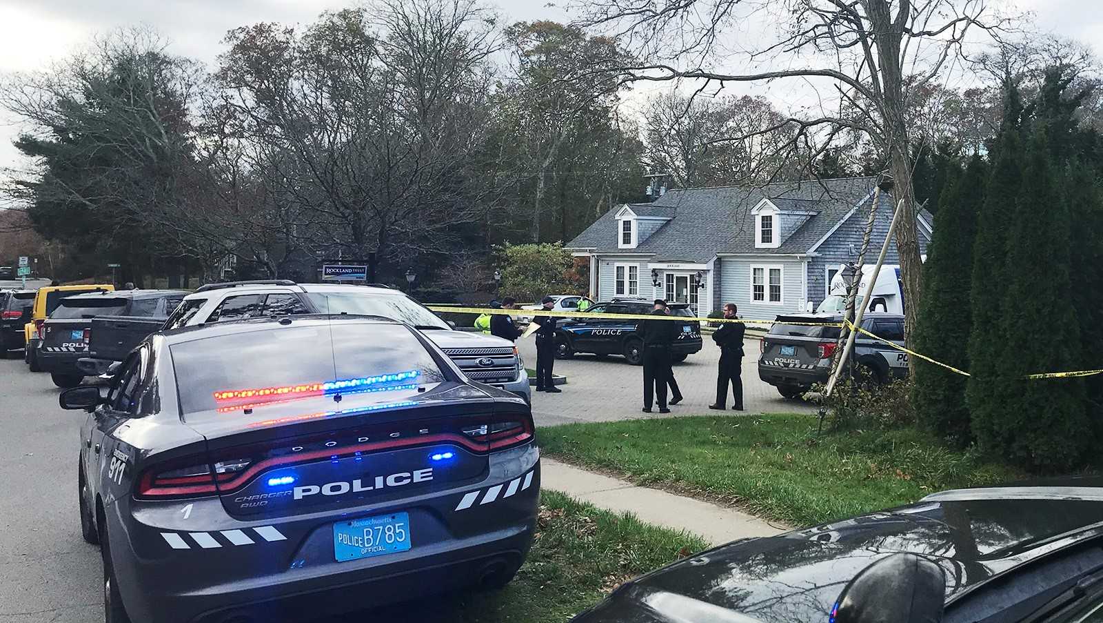 Bank employees tied up during heist on Martha's Vineyard, according to report - Vimarsana News