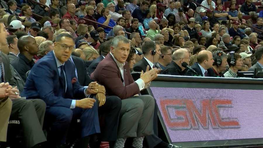 Lewis leads Alabama to 6862 win at South Carolina