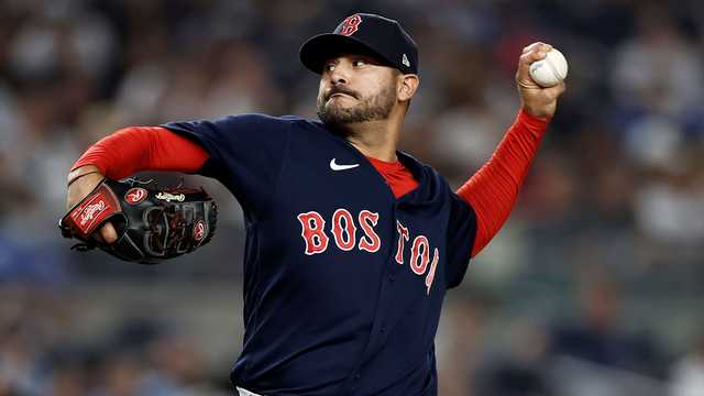 Pitcher Martin Perez returning to Red Sox