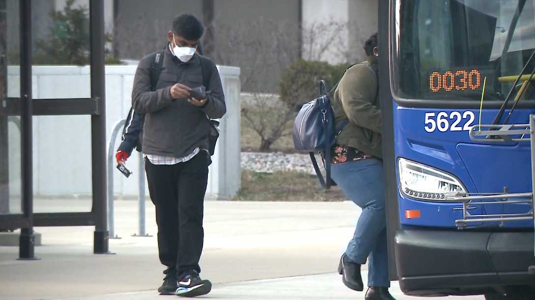 Kentucky airports, buses drop mask mandate for riders