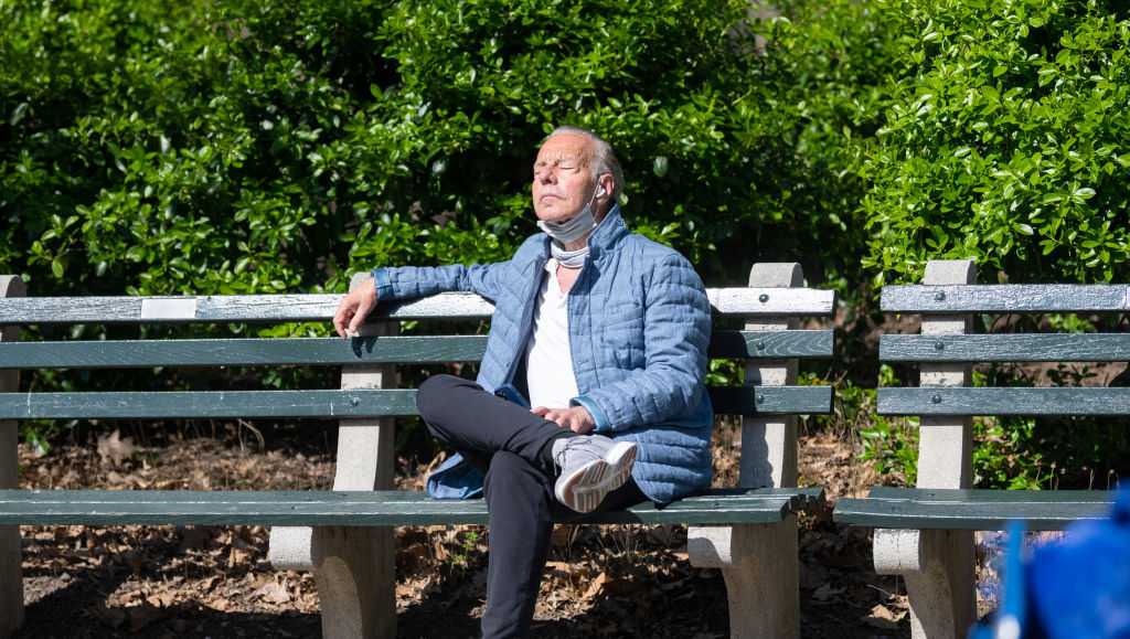 Going outside? The CDC has loosened its mask guidance in many cases - Vimarsana News