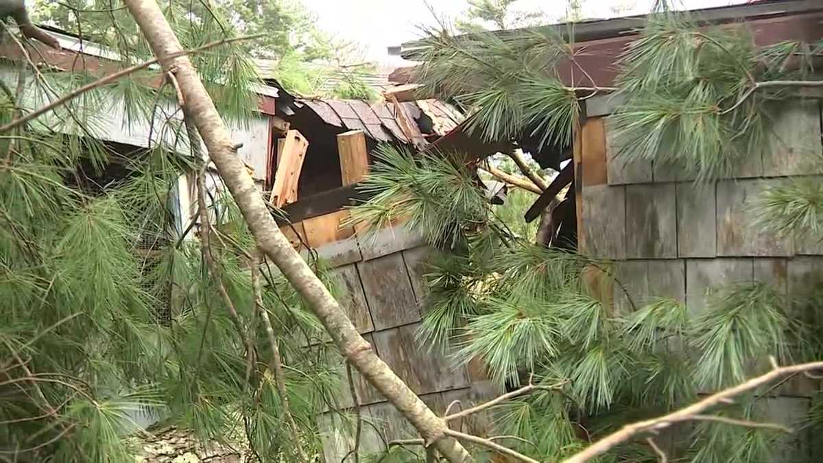 Residents describe moments tornado ripped through neighborhood